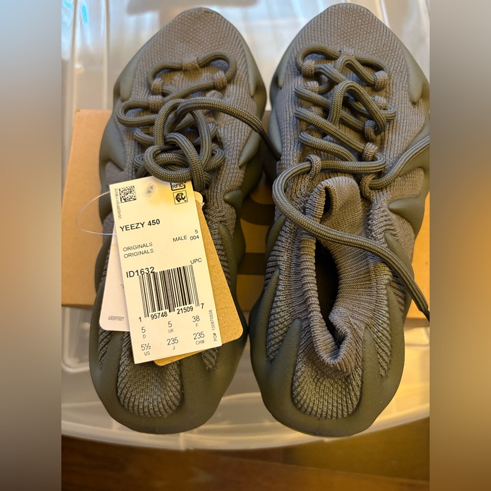 Authentic Men’s Yeezy 450 Adidas Charcoal  GRAY Sneakers NWT